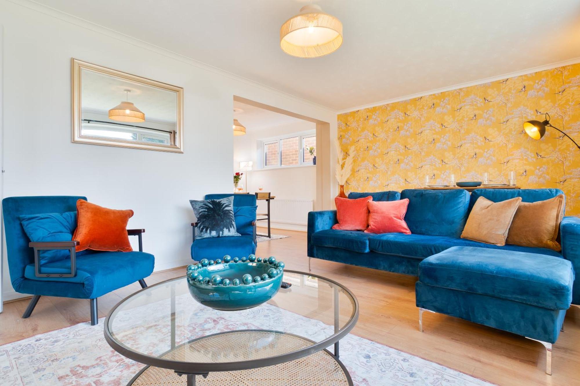 Stylish 4 Bedroom Spacious Retreat With Parking - Sleeps 10 - Families & Contractors Canterbury Exterior photo