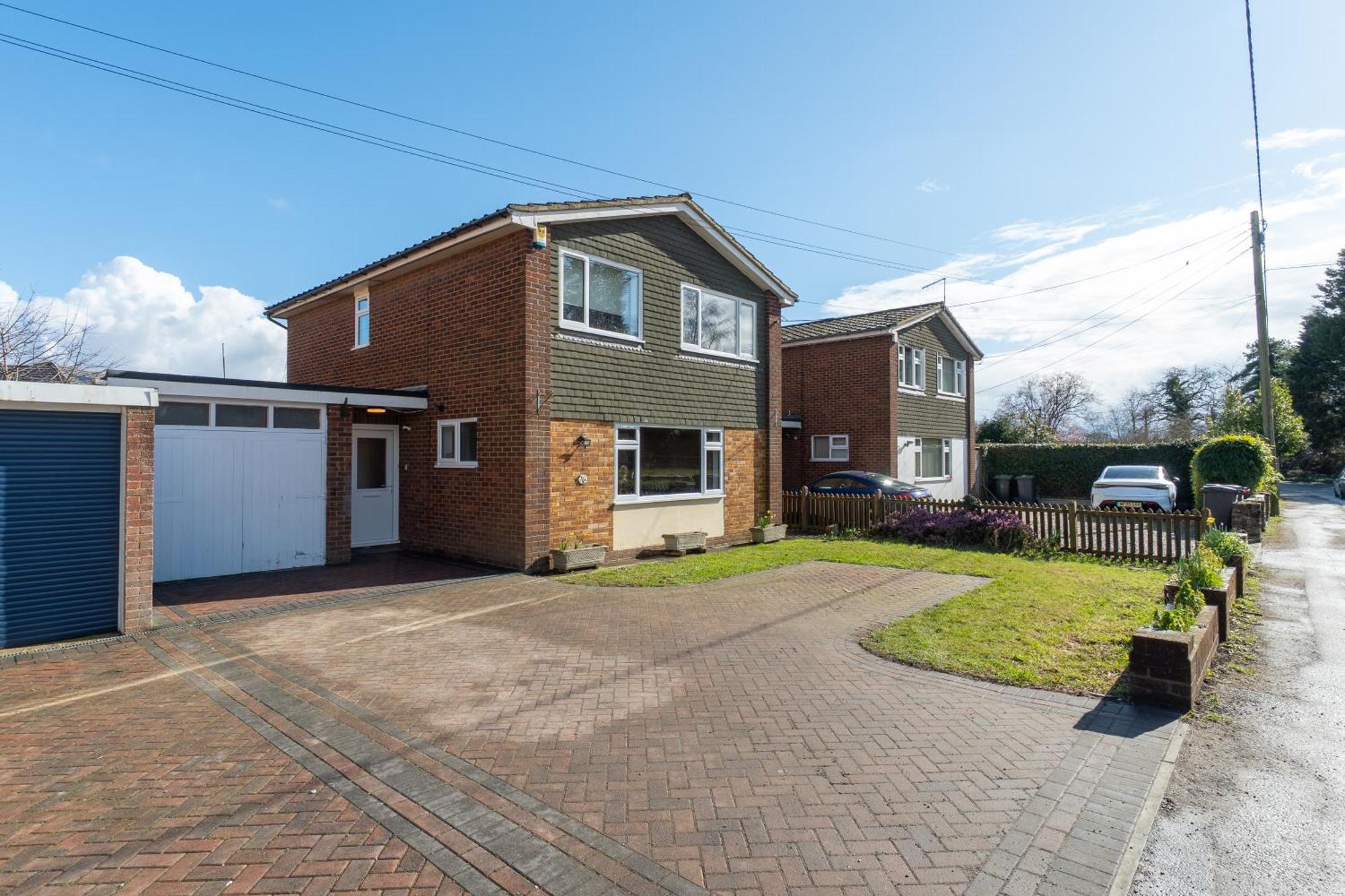 Stylish 4 Bedroom Spacious Retreat With Parking - Sleeps 10 - Families & Contractors Canterbury Exterior photo