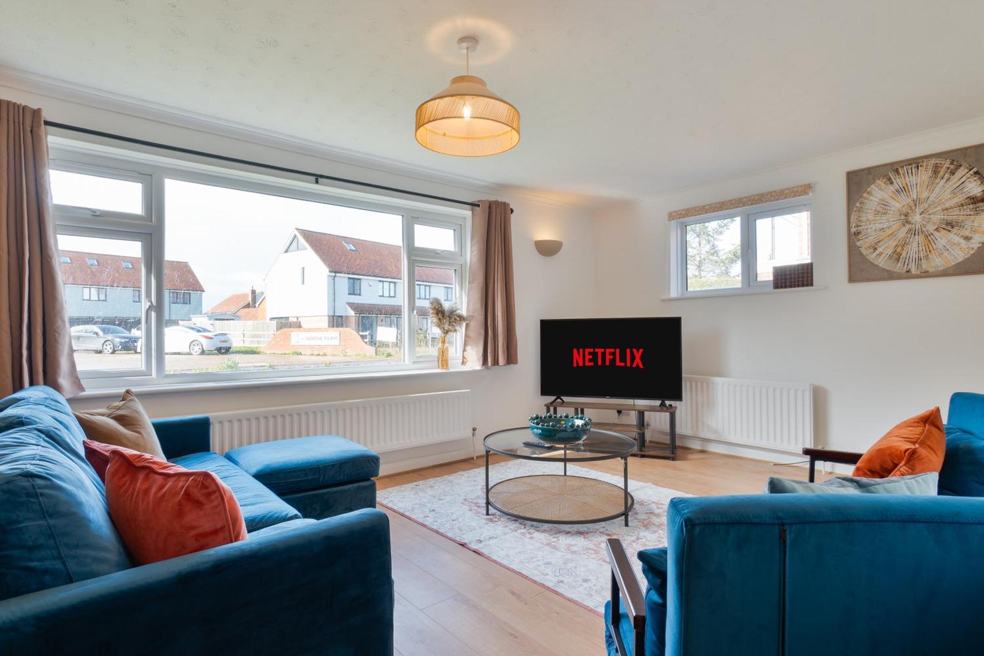 Stylish 4 Bedroom Spacious Retreat With Parking - Sleeps 10 - Families & Contractors Canterbury Exterior photo