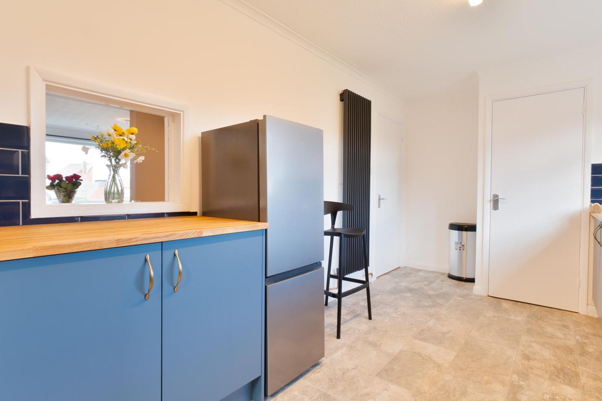 Stylish 4 Bedroom Spacious Retreat With Parking - Sleeps 10 - Families & Contractors Canterbury Exterior photo